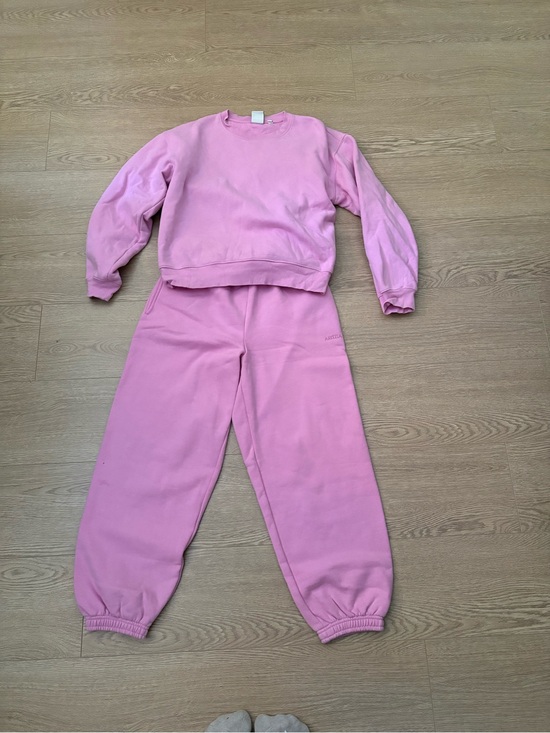 Aritzia Pants - Aritzia sweat fleece set in morganite pink- perfect crew and joggers